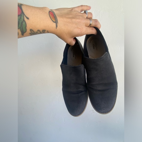 Clark’s black booties - Picture 2 of 4